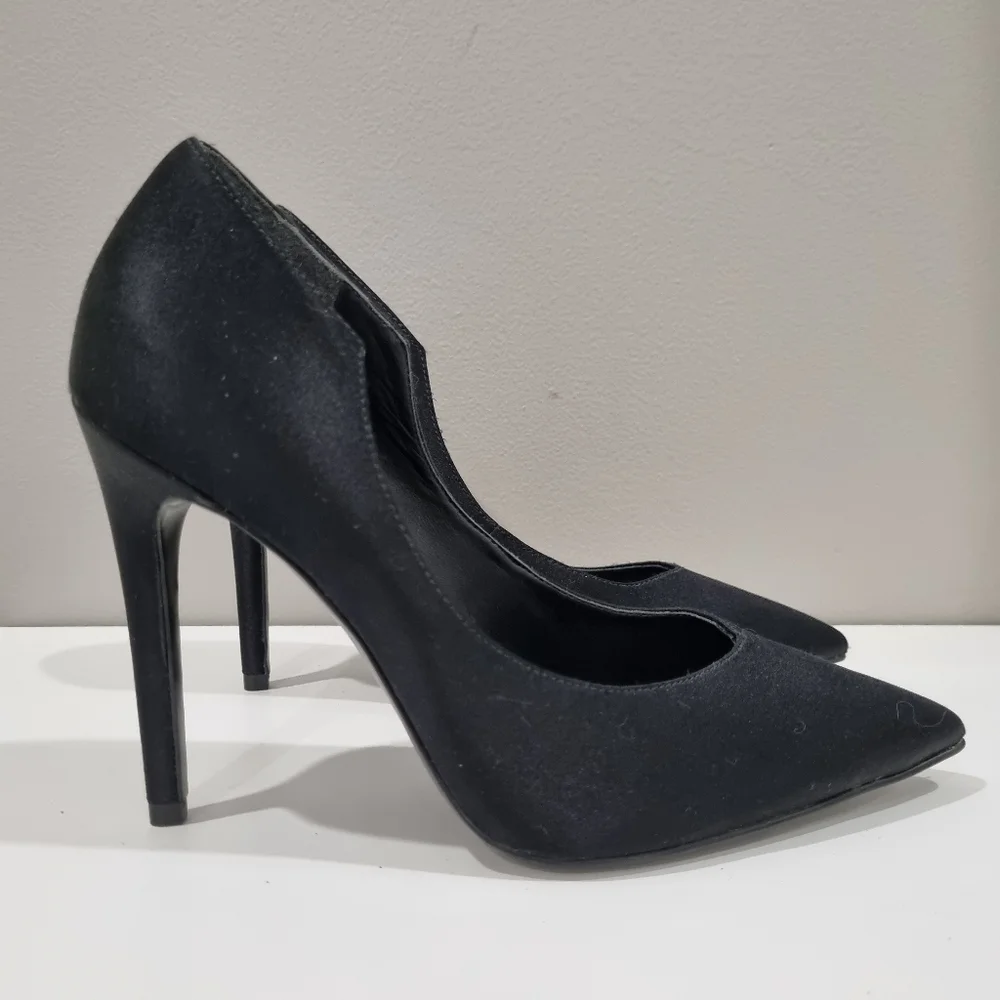 Kendall + Kylie "Abi" Classic Black Satin Pointed Toe Heels, Like New, Size 8 - Picture 6 of 11